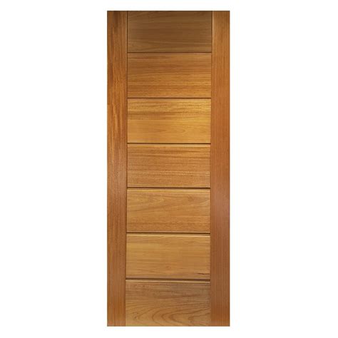 porta com marco de madeira